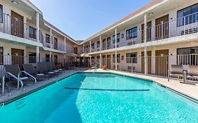 Rodeway Inn Magic Mountain Area